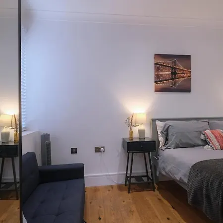 Centre, Spacious, En Suite, Free Wi-fi Bristol