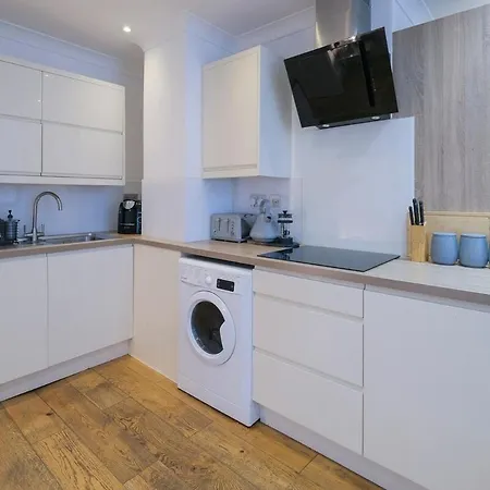 Apartment Centre, Spacious, En Suite, Free Wi-fi *