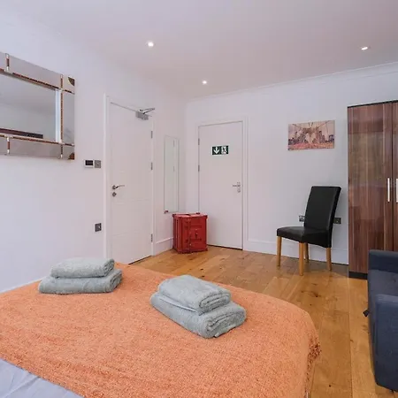 Apartment Centre, Spacious, En Suite, Free Wi-fi *
