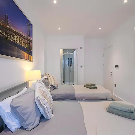 Centre, Spacious, En Suite, Free Wi-fi Bristol