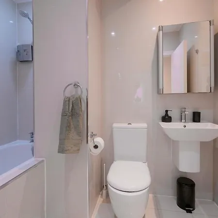 Centre, Spacious, En Suite, Free Wi-fi Bristol