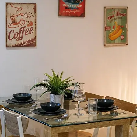 Apartment Centre, Spacious, En Suite, Free Wi-fi *