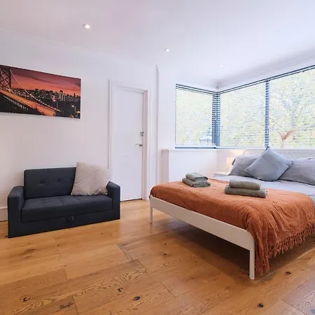 Centre, Spacious, En Suite, Free Wi-fi