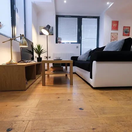 Apartment Centre, Spacious, En Suite, Free Wi-fi Bristol